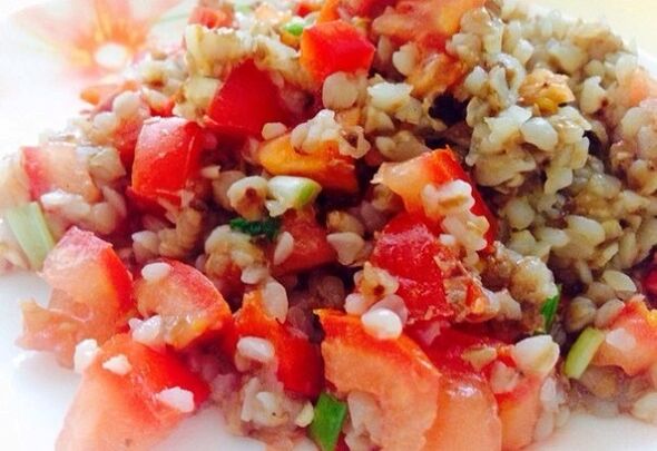 Buckwheat porridge with tomatoes, carrots and onions in the diet menu