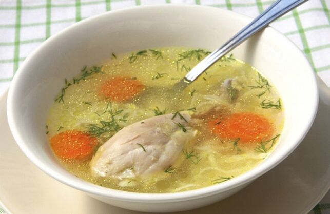 Preparation of vegetable soup with chicken for the Dukan diet