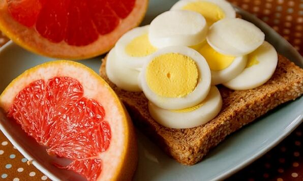 Eggs and grapefruit for the Maggi diet